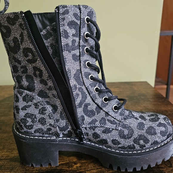 Rocklyn Shimmer Leopard Combat Boots Size 6 NWT - Picture 10 of 11